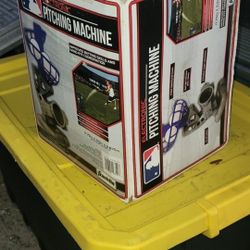Electronic Pitching Machine 