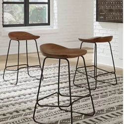 Wilinruck Counter Height Stool