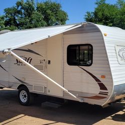 2014 JAYCO SWIFT.. BUNK BEDS.... 2700 POUNDS EMPTY 