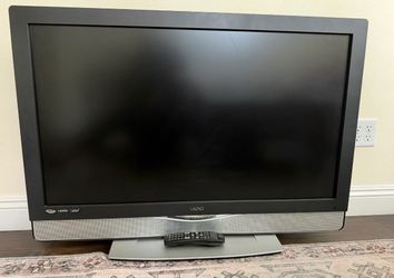 42” Vizio Flat Screen TV w/ Remote – Great Condition