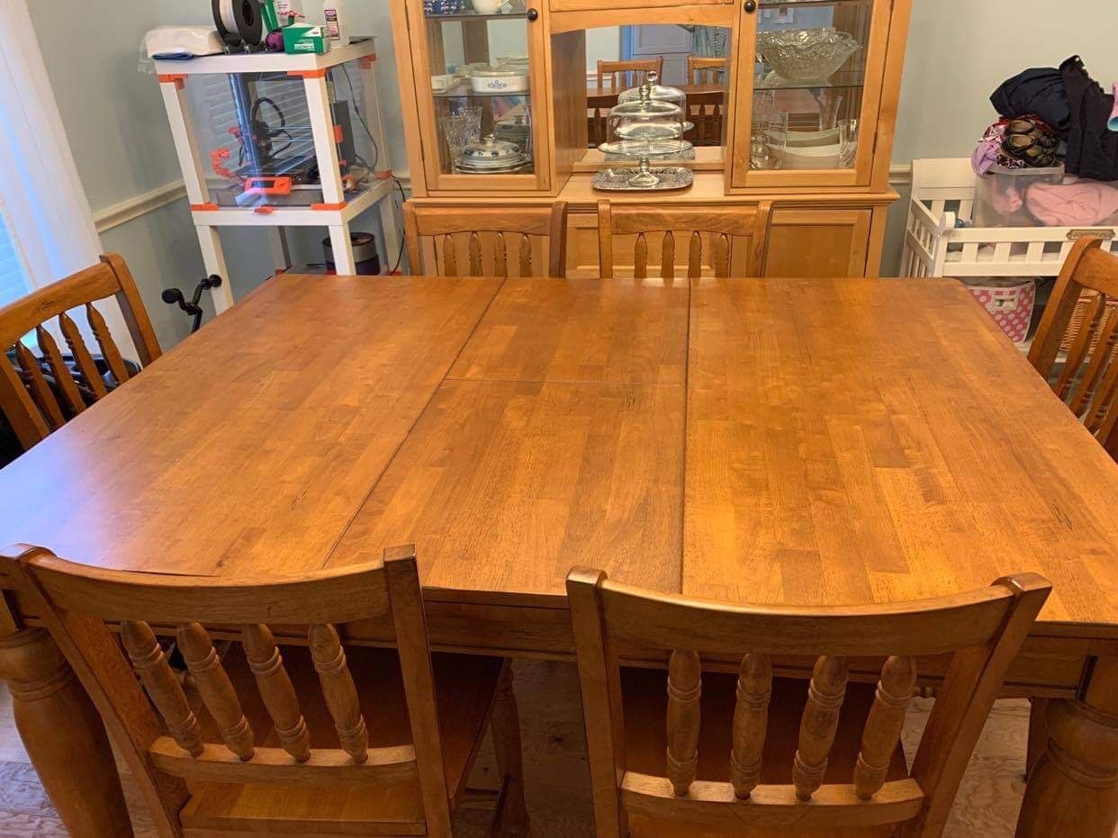 DINNIG TABLE WITH 6 CHAIRS