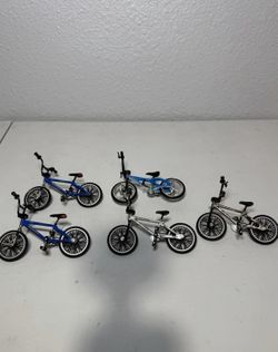 ROAD CHAMPS Schwinn Bike Toys Lot Full Of Extras And Multiple Bikes