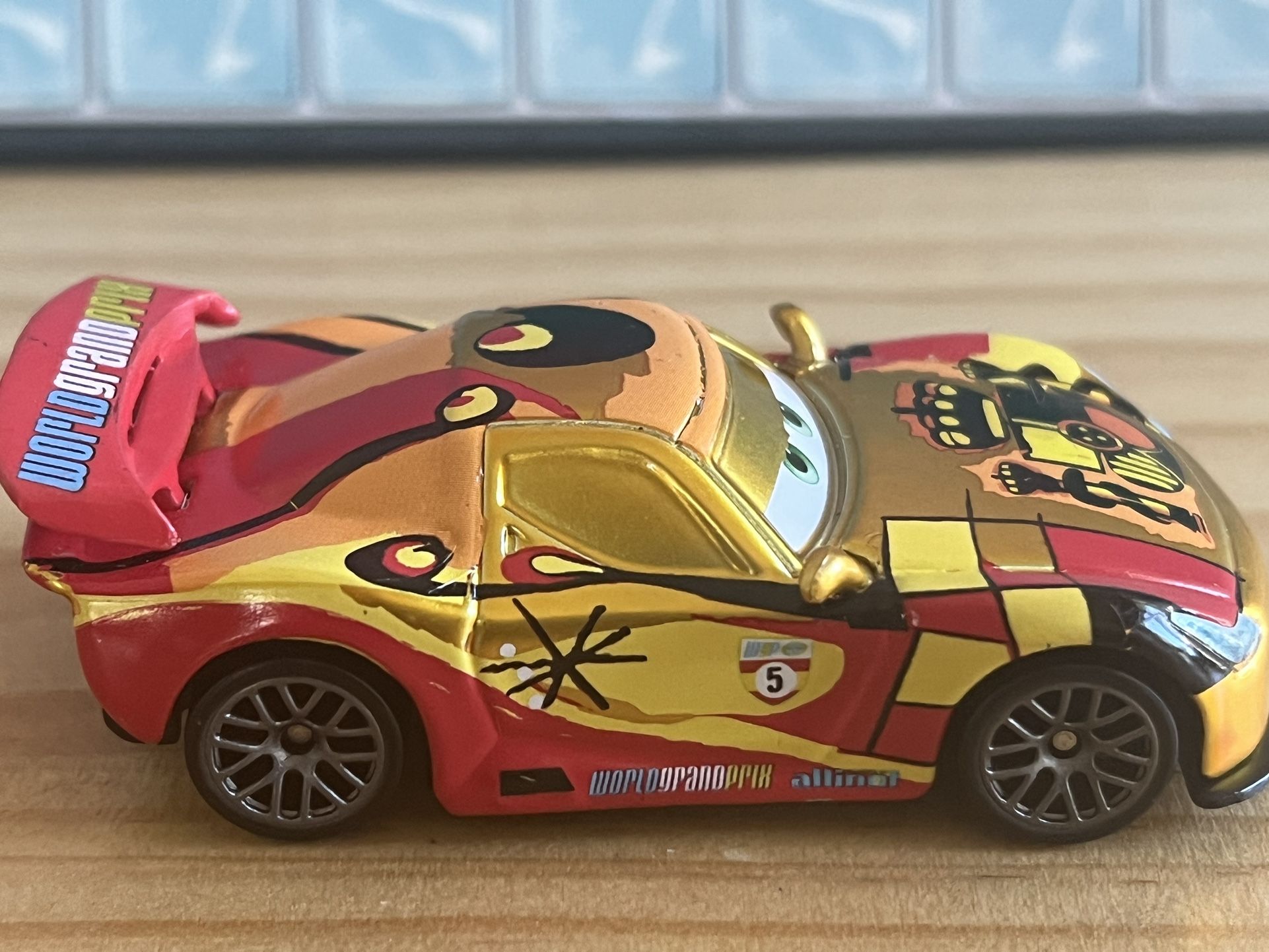 DISNEY PIXAR CARS “MIGUEL CAMINO” SHINY GOLD DIECAST 1:55