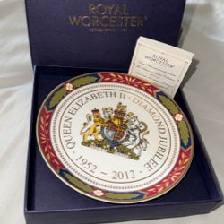 Royal Worcester Queen Elizabeth II Diamond Jubilee Plate (1952–2012) w/ Box