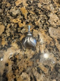 Kitchen Cabinet/Drawer Knobs And Hardware
