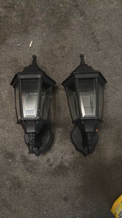2 Outdoor patio/porch lights