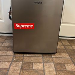 Whirlpool Mini Fridge/ Freezer 