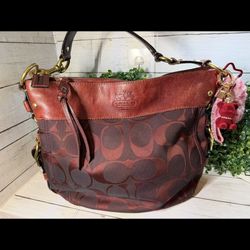 ♥️ Coach 'ZOE' Handbag Burgundy ♥️