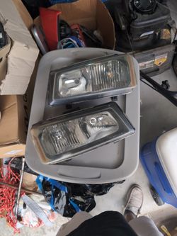 03-05 Chevy Silverado Headlights