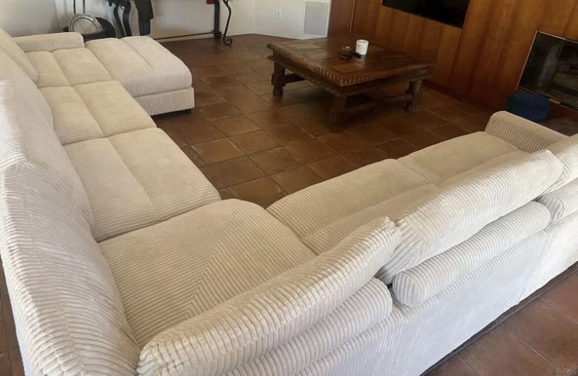 New 6 Piece Extremely Comfortable Modular Sectional Couch! WOW 🤩 Including Free Delivery 🚚!