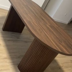 NEW Modern fluted Dining Table Seats Up To 8 *Firm Price