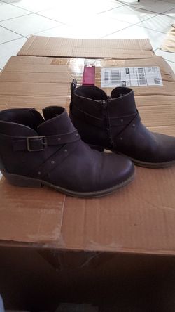 Girls boots size 4