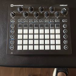 Novation Circuit Groovebox 
