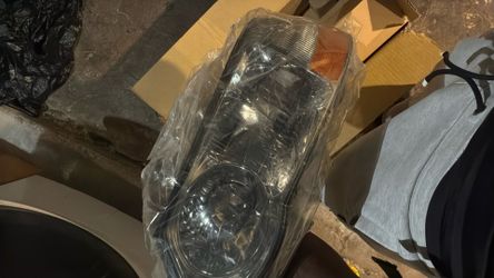 02/03 Acura TL  driver side headlights