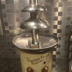 Chocolate fondue fountain