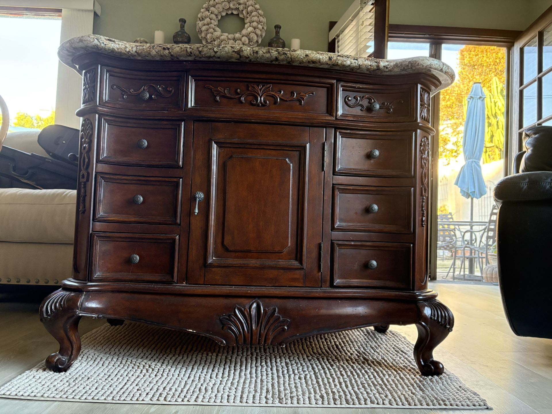 Vintage Design, Bathroom, Vanity With Backsplash And Mirror