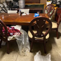Donning Table With 6 Chairs
