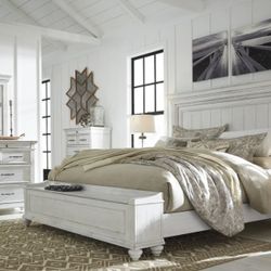 Kanwyn Whitewash Panel Storage Bedroom Set

