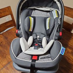 Graco Infant Car Seat With Baser seat 