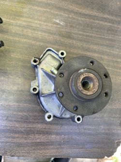 Mercedes E300 Diesel 1995 M606 Water Pump And Housing Used