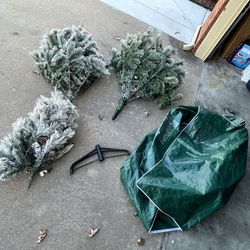 7.5 Prelit Flocked Christmas Tree