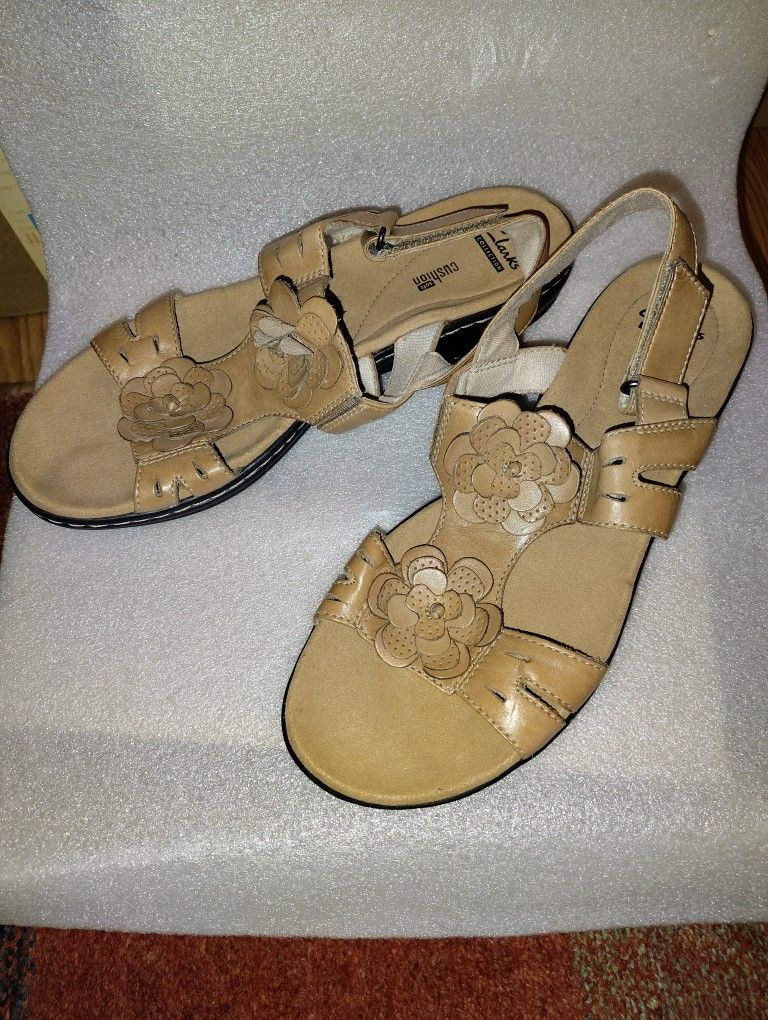 Clarks Leisa Clayton Leather 3D Floral Sandals Size 10