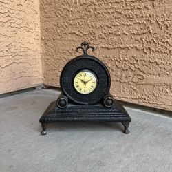 Quartz Battery Controlled Decorative Mantel Clock