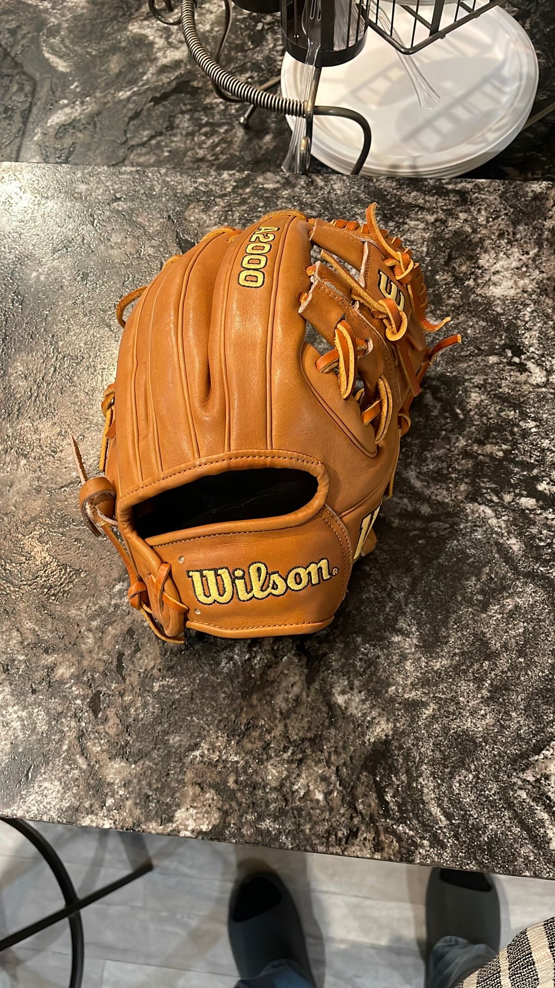 Baseball Classics Series A2000 1975 Infield Glove