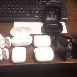 Lot of 25 APPLE Airpods & Misc. headphone chargers

