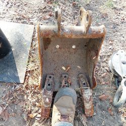 Backhoe Bucket 75$