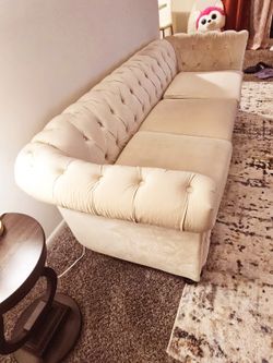 Comfortable Tufted Chesterfield Sofa