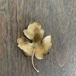 Gold Tone Leaf Brooch