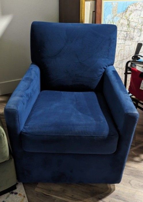 Blue Lounge Chair 360 Rotate