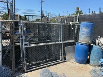 Chain link gates