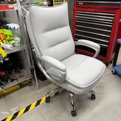 La-Z-Boy Jenkins Ergonomic Bonded Leather Executive Big & Tall Chair - Silver