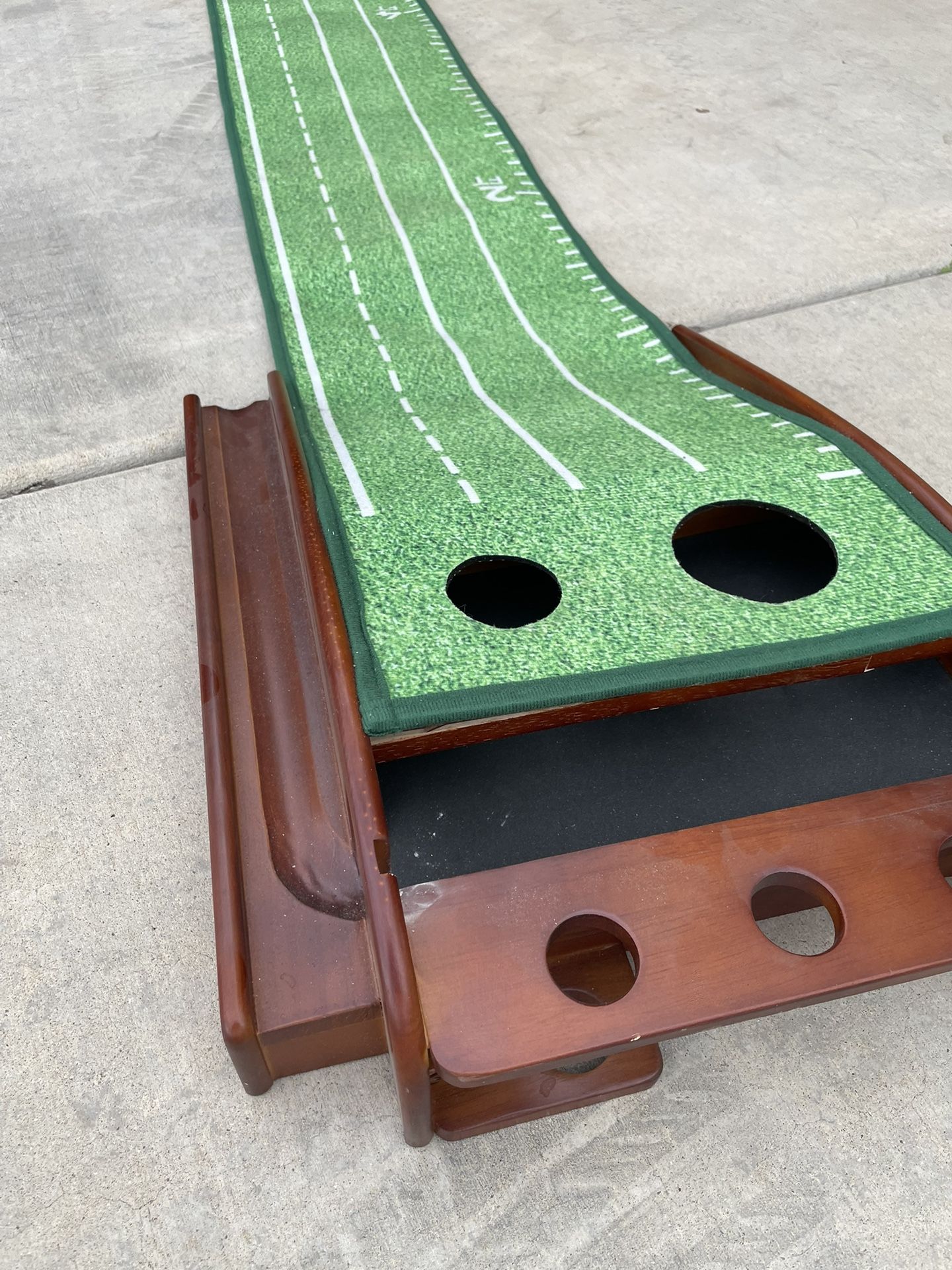 MossBoss Golf Putting Mat w/ Wood Ball Return Base – 8ft 