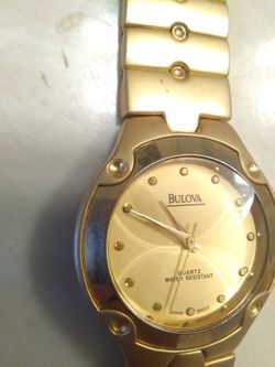 Buen reloj BULOVA personas serias porque ay unas ajajaay