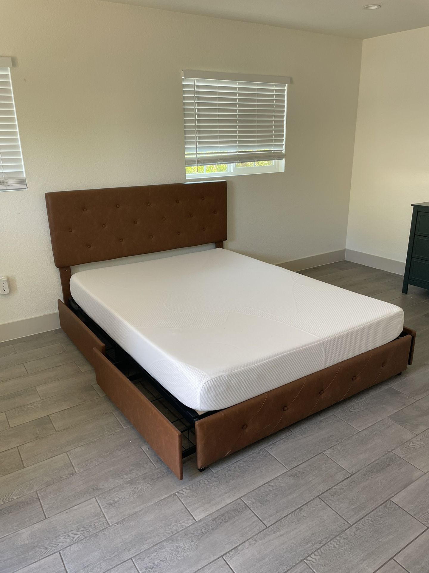 Queen Size Bed With Mattress