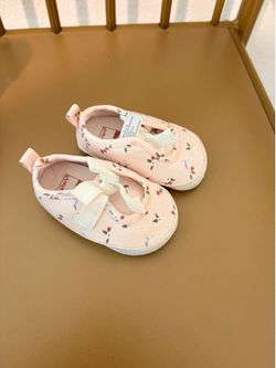 Carter’s baby shoes 1
