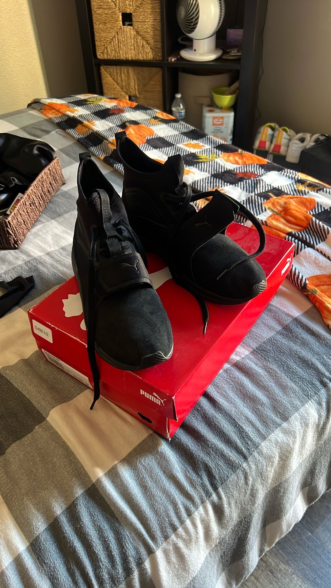 Black Women’s Puma Tennis Shoes
