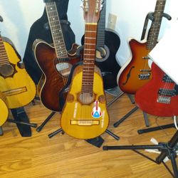 Cuatro Puertoriqueño echo demadera laurel $400.00