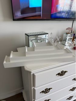 Floating shelves
