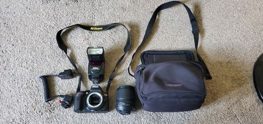 Nikon D5300 DSLR HD Camera W/ SB-700 Speedlight Flash