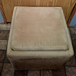 SMALL CUTE OTTOMAN WITH STORAGE 