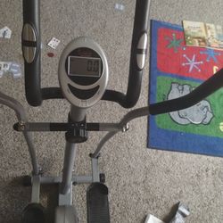 Sunny Magnetic Elliptical Bike SF-E905 Selling For 80$