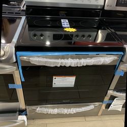 Frigidaire 30-in Smooth Surface 5 Elements 5.4-cu ft Steam Cleaning Freestanding  Range (EasyCare Stainless Steel)
