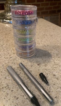 Grommet kit. Multi color tiny grommets with tool