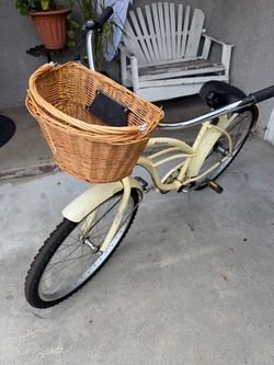 Urban women’s beach cruiser
