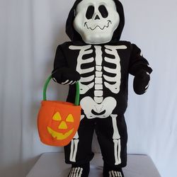 Halloween Skeleton Decoration Greet & Treat Friends 