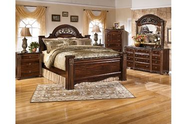 **open box** queen 6 Pc Bedroom Set